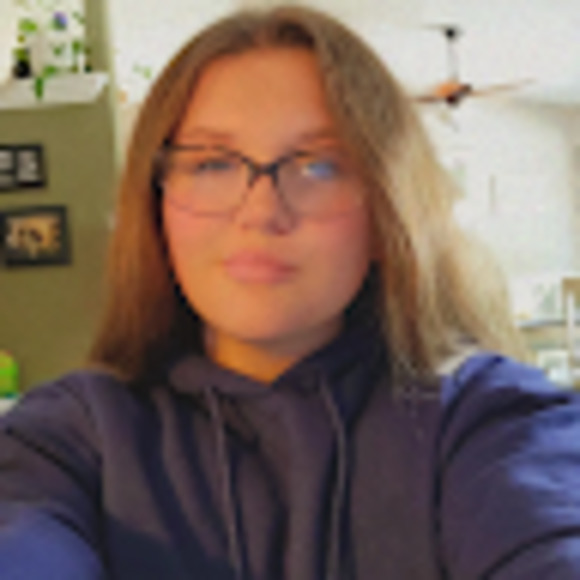 Meet your Posher, Hannah - Picture 1 of 1